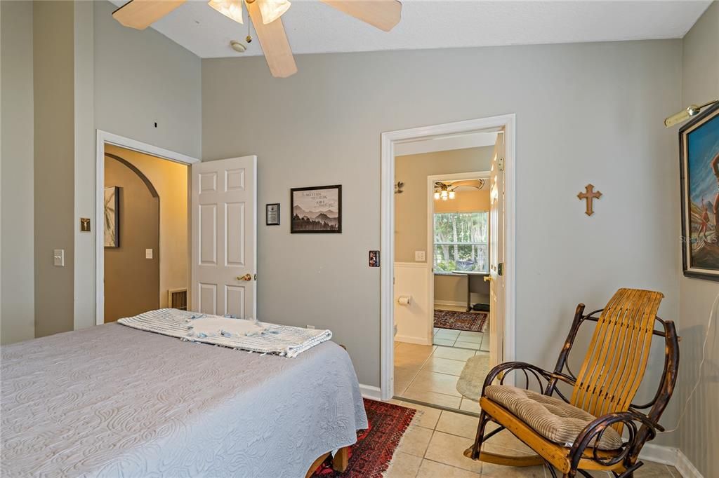 Guest bedroom attached to Jack & Jill bathroom