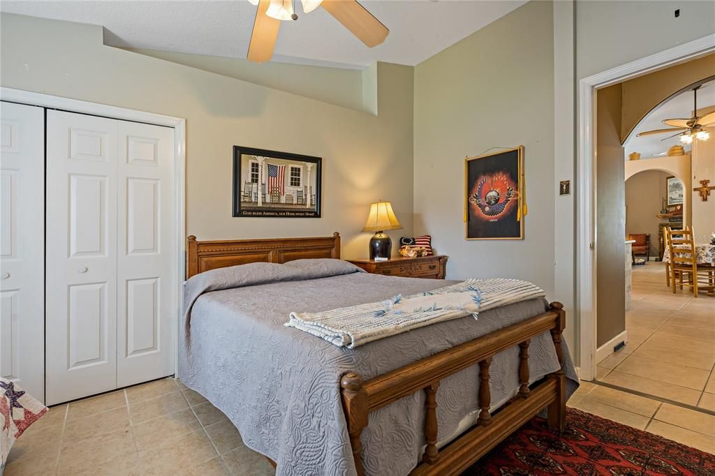 Guest bedroom attached to Jack & Jill bathroom