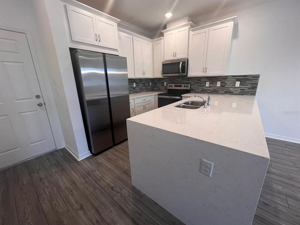 Active With Contract: $2,900 (4 beds, 2 baths, 1627 Square Feet)