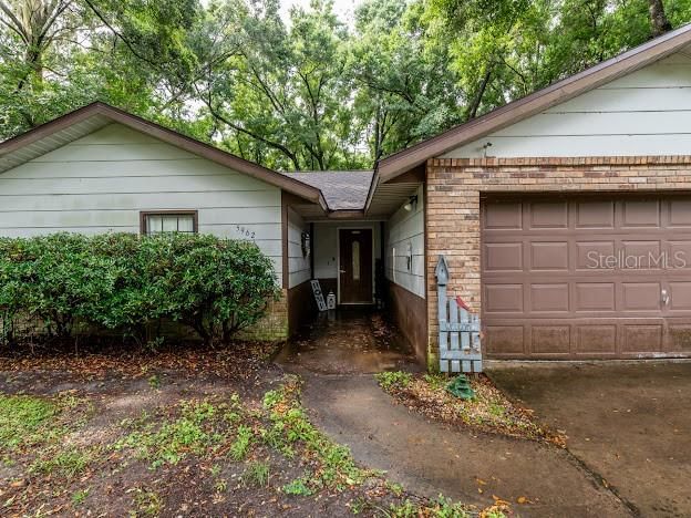 Active With Contract: $219,900 (3 beds, 2 baths, 1383 Square Feet)