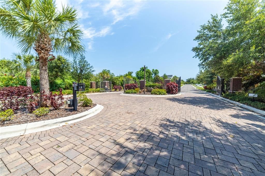 Active With Contract: $669,000 (4 beds, 3 baths, 2460 Square Feet)