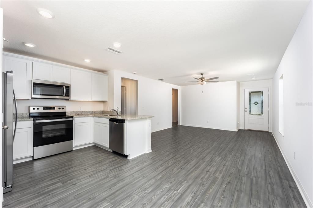 For Sale: $303,900 (3 beds, 2 baths, 1130 Square Feet)