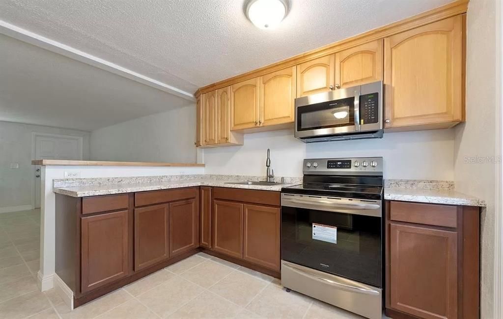 For Sale: $139,500 (2 beds, 1 baths, 841 Square Feet)