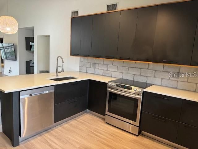 For Rent: $2,100 (2 beds, 2 baths, 1054 Square Feet)