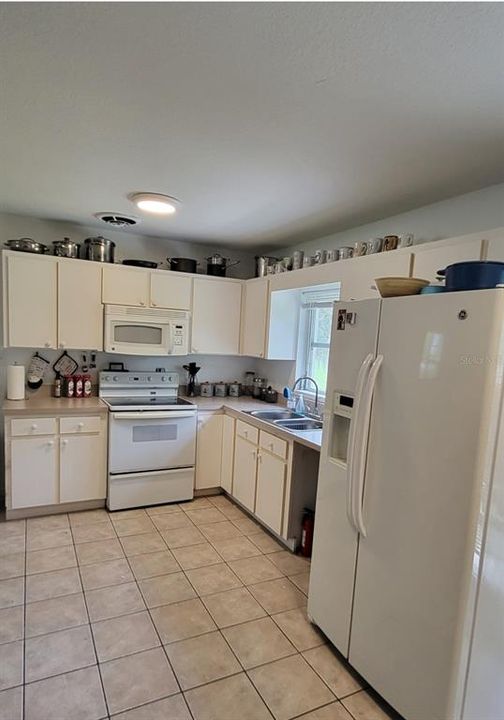 Active With Contract: $258,500 (3 beds, 1 baths, 1404 Square Feet)
