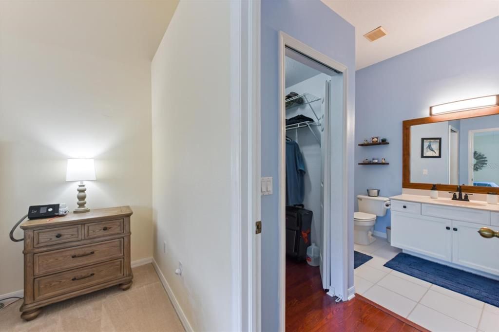 For Sale: $339,000 (2 beds, 2 baths, 1198 Square Feet)