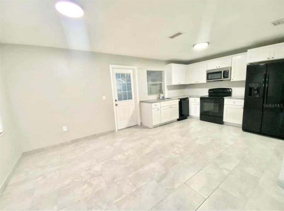 For Rent: $2,000 (3 beds, 2 baths, 1170 Square Feet)