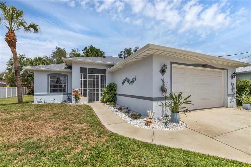 Active With Contract: $349,900 (3 beds, 2 baths, 1660 Square Feet)