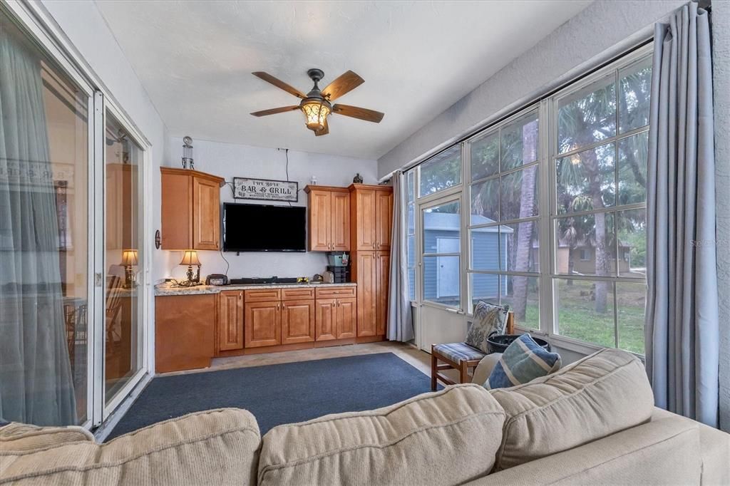 Active With Contract: $349,900 (3 beds, 2 baths, 1660 Square Feet)