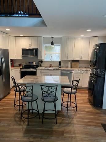 Recently Sold: $715,000 (1 beds, 1 baths, 952 Square Feet)