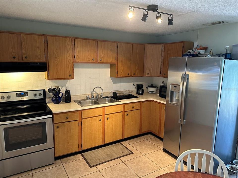 For Sale: $249,900 (2 beds, 1 baths, 850 Square Feet)