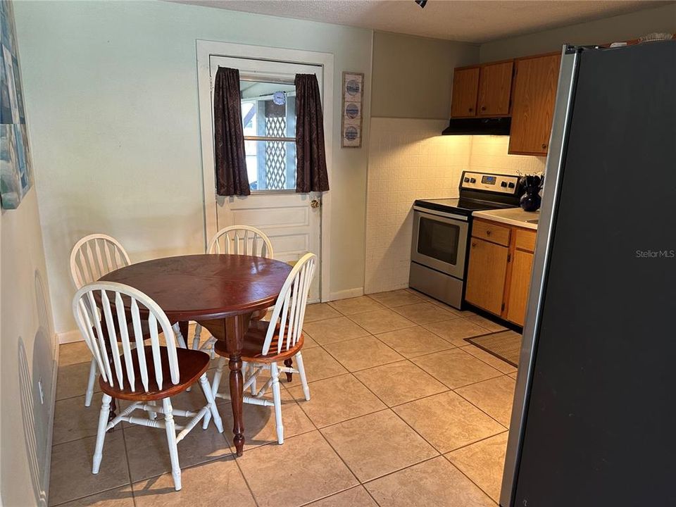For Sale: $249,900 (2 beds, 1 baths, 850 Square Feet)
