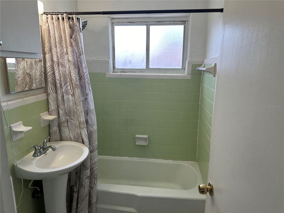 For Sale: $249,900 (2 beds, 1 baths, 850 Square Feet)