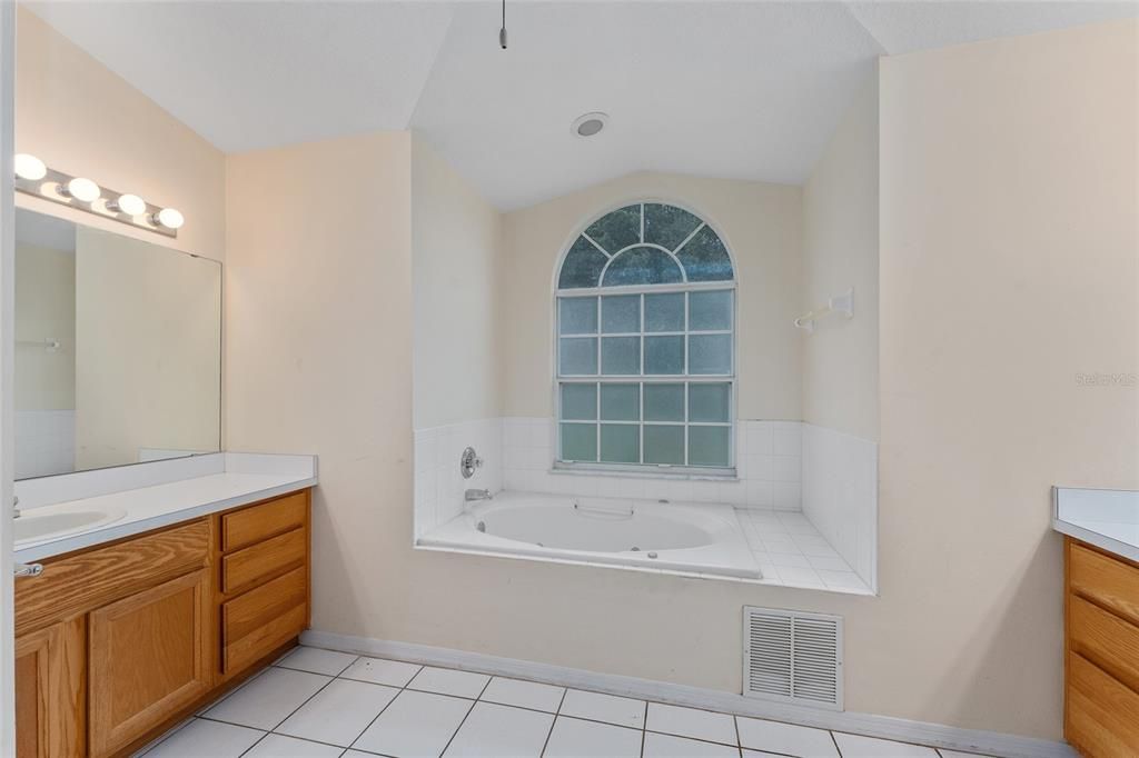待售: $275,000 (3 贝兹, 2 浴室, 1797 平方英尺)