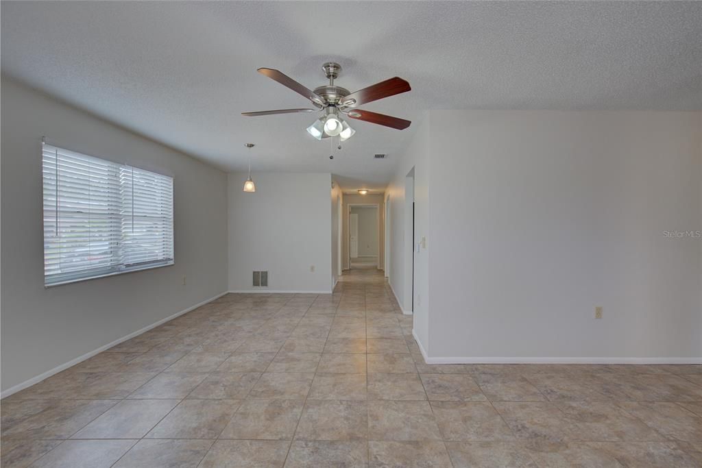 Active With Contract: $319,900 (3 beds, 2 baths, 1653 Square Feet)