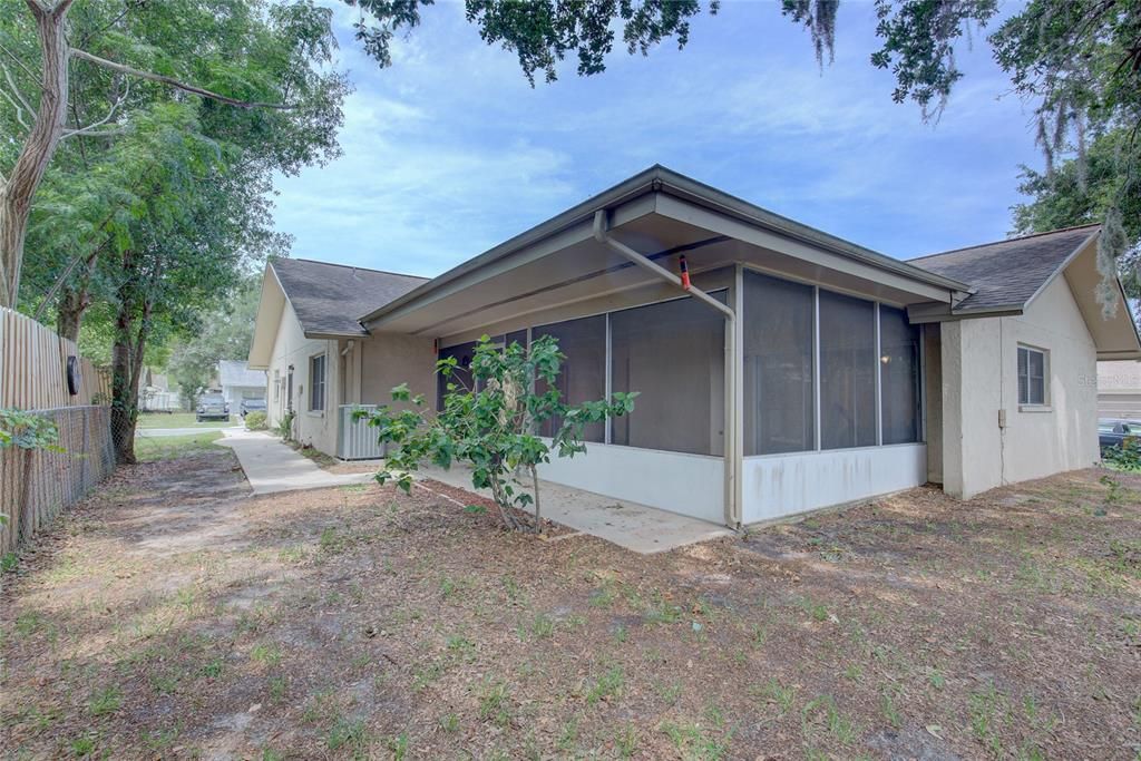 Active With Contract: $319,900 (3 beds, 2 baths, 1653 Square Feet)