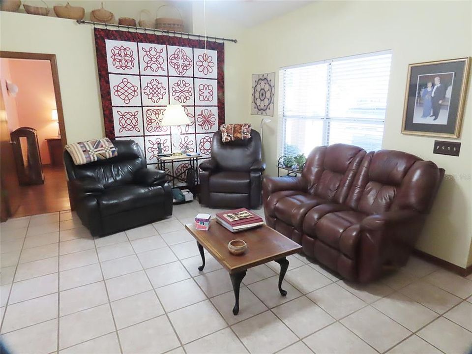 For Sale: $339,900 (3 beds, 2 baths, 1157 Square Feet)