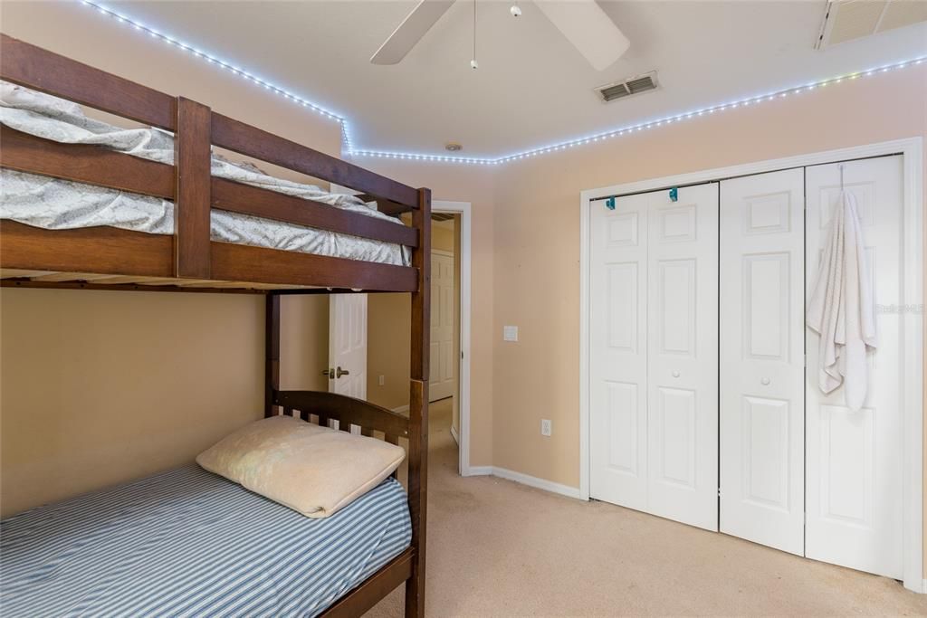 En Venta: $340,000 (4 camas, 3 baños, 2015 Pies cuadrados)