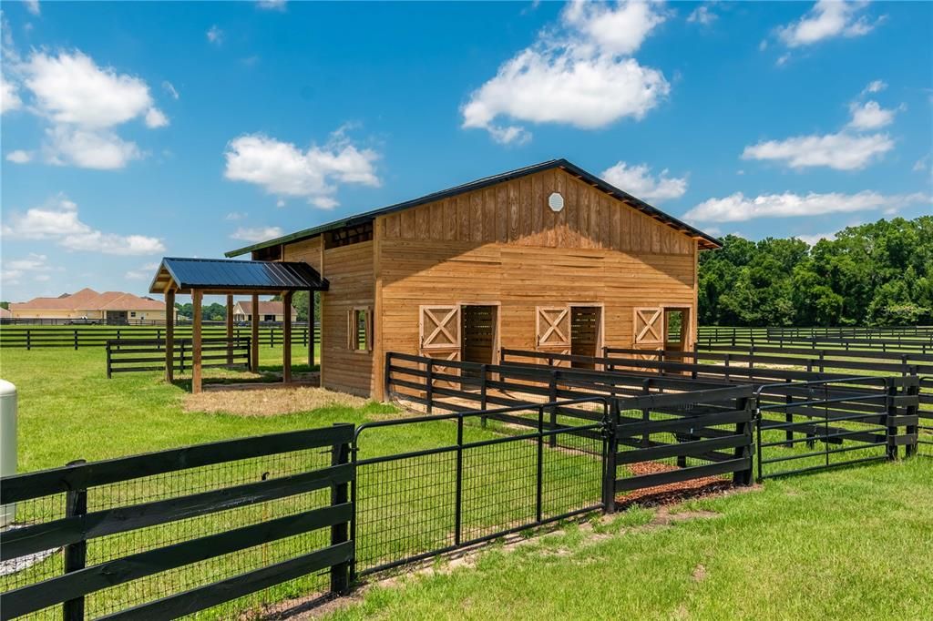 Side view of the 3-stall horse barn