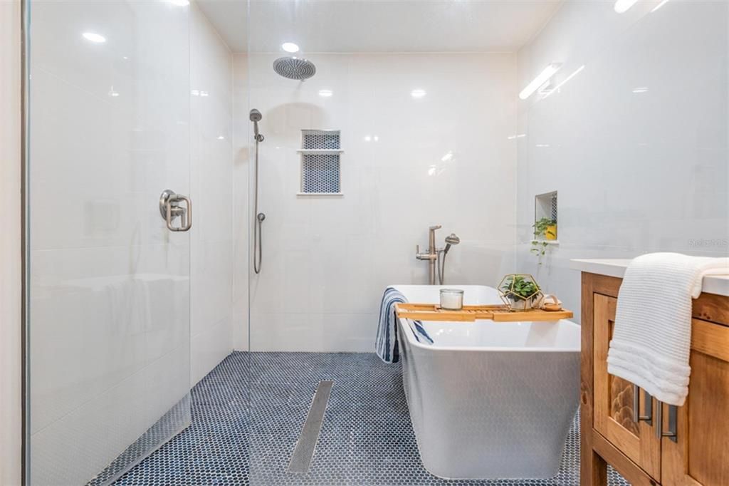 合同活跃: $625,000 (3 贝兹, 2 浴室, 1929 平方英尺)