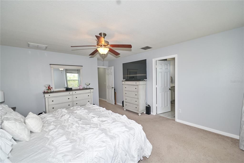 For Sale: $449,000 (3 beds, 2 baths, 1964 Square Feet)