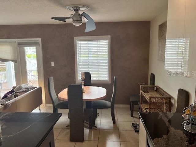 For Sale: $235,000 (1 beds, 1 baths, 561 Square Feet)