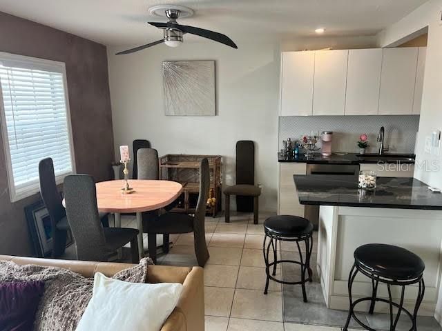 For Sale: $235,000 (1 beds, 1 baths, 561 Square Feet)