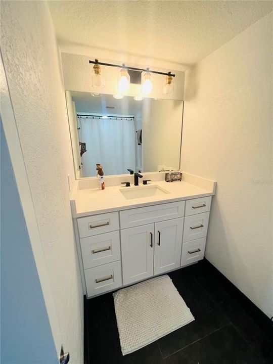 For Rent: $2,250 (2 beds, 2 baths, 1048 Square Feet)