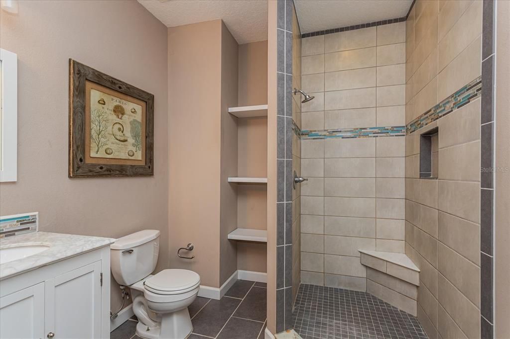 合同活跃: $319,900 (2 贝兹, 2 浴室, 1512 平方英尺)