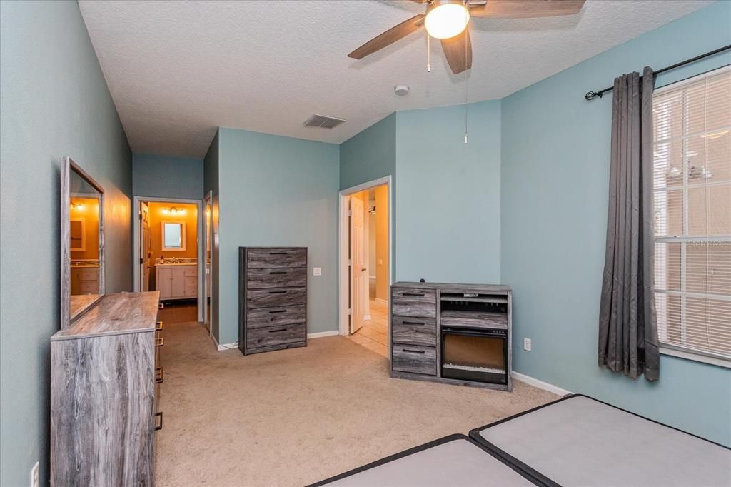 Active With Contract: $319,900 (2 beds, 2 baths, 1512 Square Feet)