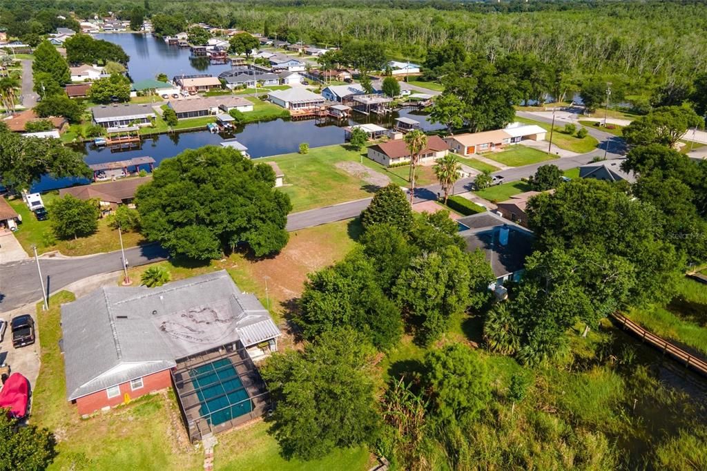 На продажу: $325,000 (0.24 acres)