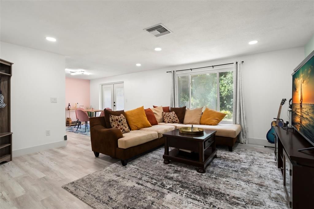 Active With Contract: $398,000 (3 beds, 2 baths, 1211 Square Feet)