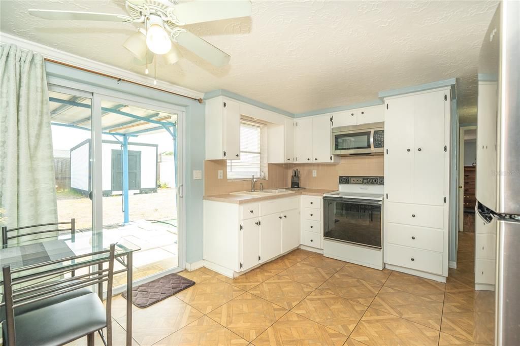For Sale: $250,000 (3 beds, 1 baths, 1310 Square Feet)