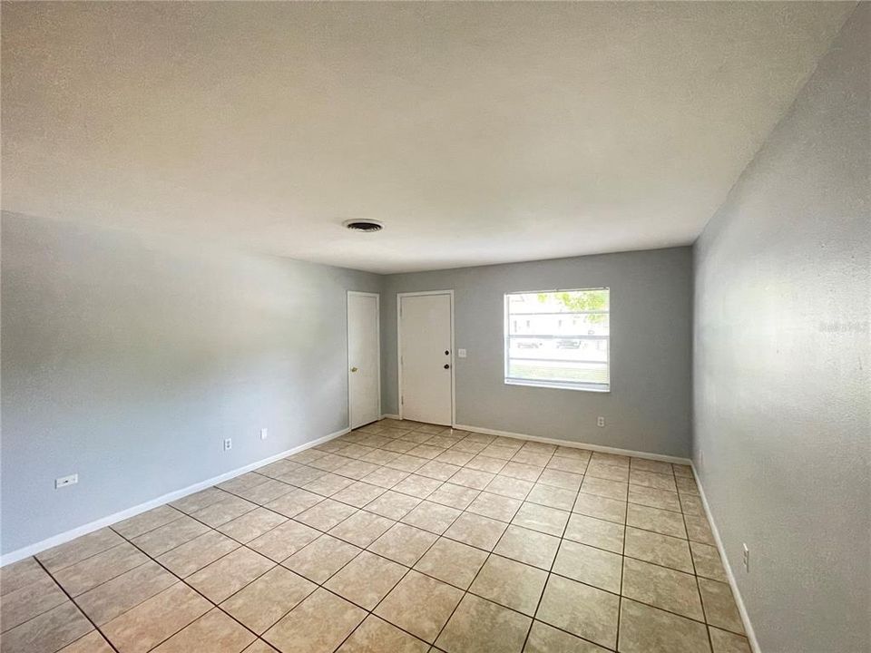 For Rent: $1,425 (2 beds, 1 baths, 952 Square Feet)