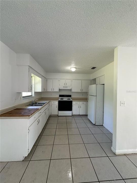 For Rent: $1,400 (3 beds, 2 baths, 1320 Square Feet)