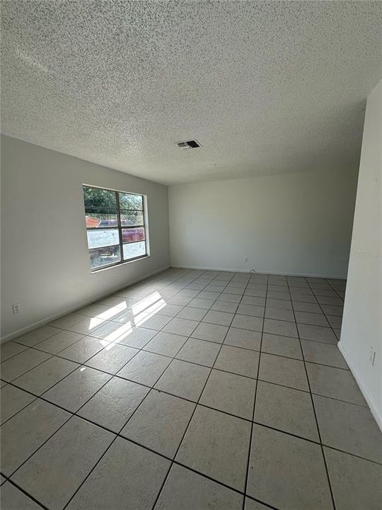 For Rent: $1,400 (3 beds, 2 baths, 1320 Square Feet)