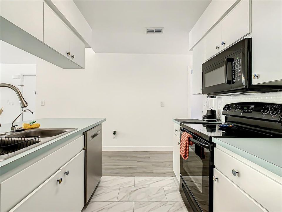 For Rent: $1,990 (3 beds, 2 baths, 1275 Square Feet)