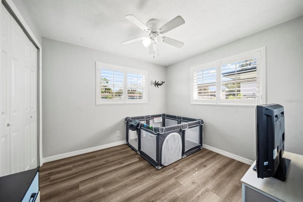 For Sale: $305,000 (3 beds, 2 baths, 1179 Square Feet)