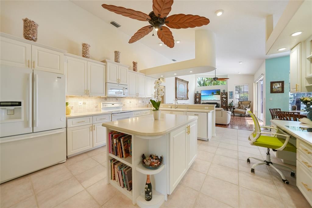 Active With Contract: $799,000 (3 beds, 2 baths, 2717 Square Feet)