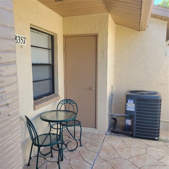 For Sale: $167,500 (2 beds, 1 baths, 921 Square Feet)