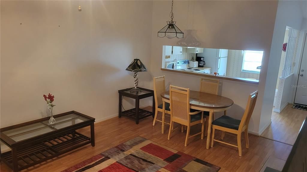 For Sale: $167,500 (2 beds, 1 baths, 921 Square Feet)