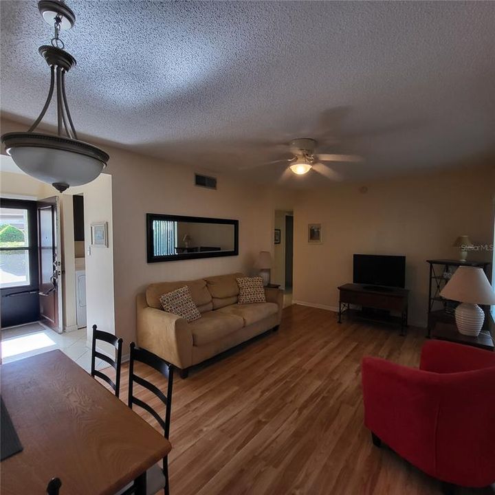 Active With Contract: $1,600 (2 beds, 1 baths, 704 Square Feet)