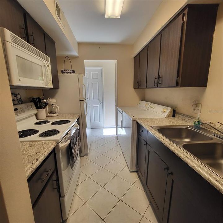 For Rent: $1,600 (2 beds, 1 baths, 704 Square Feet)