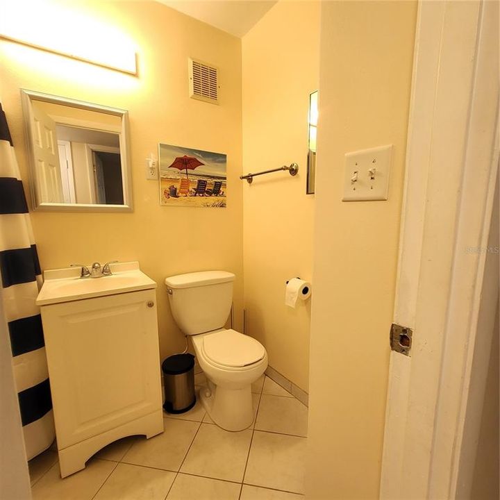 For Rent: $1,600 (2 beds, 1 baths, 704 Square Feet)