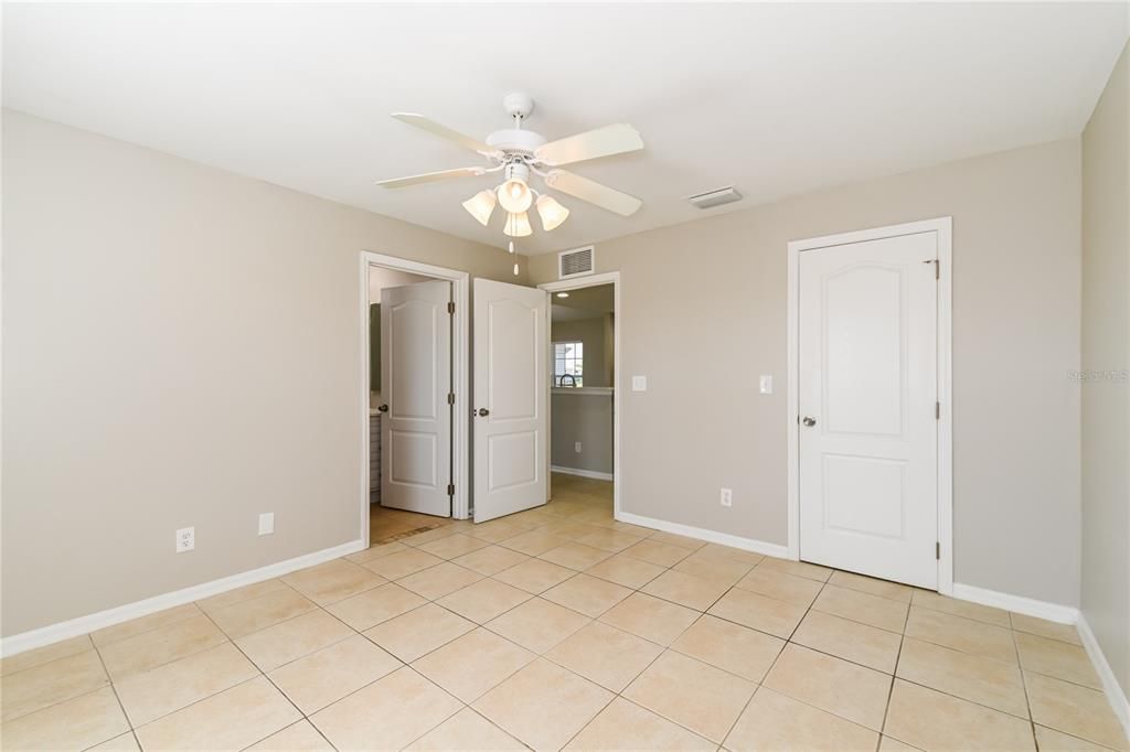 For Rent: $2,105 (3 beds, 2 baths, 1408 Square Feet)