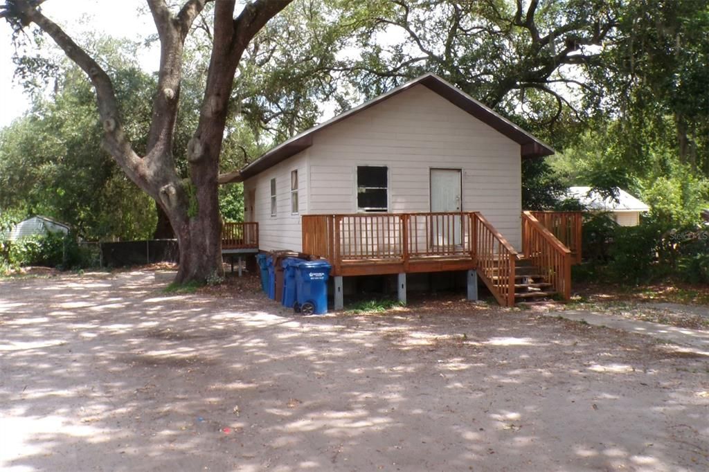 Active With Contract: $99,900 (3 beds, 1 baths, 976 Square Feet)
