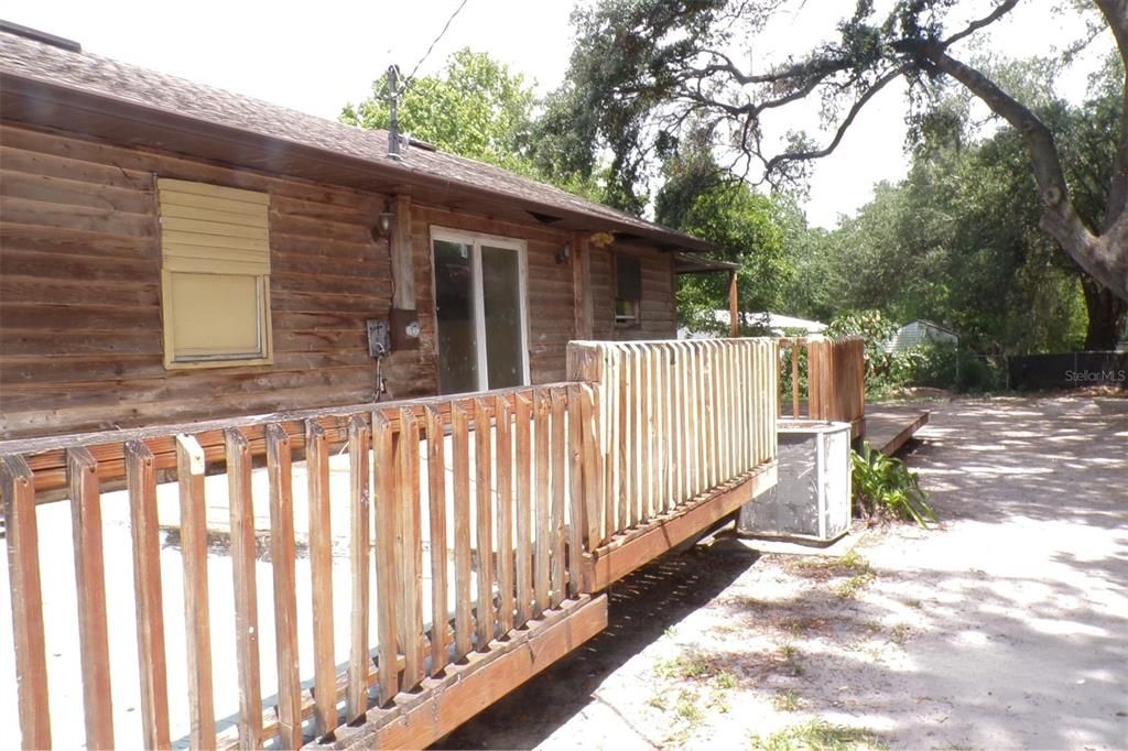 Active With Contract: $99,900 (3 beds, 1 baths, 976 Square Feet)