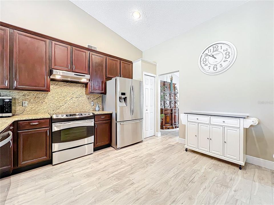 Huge Kitchen Area with Granite counters and back splash.