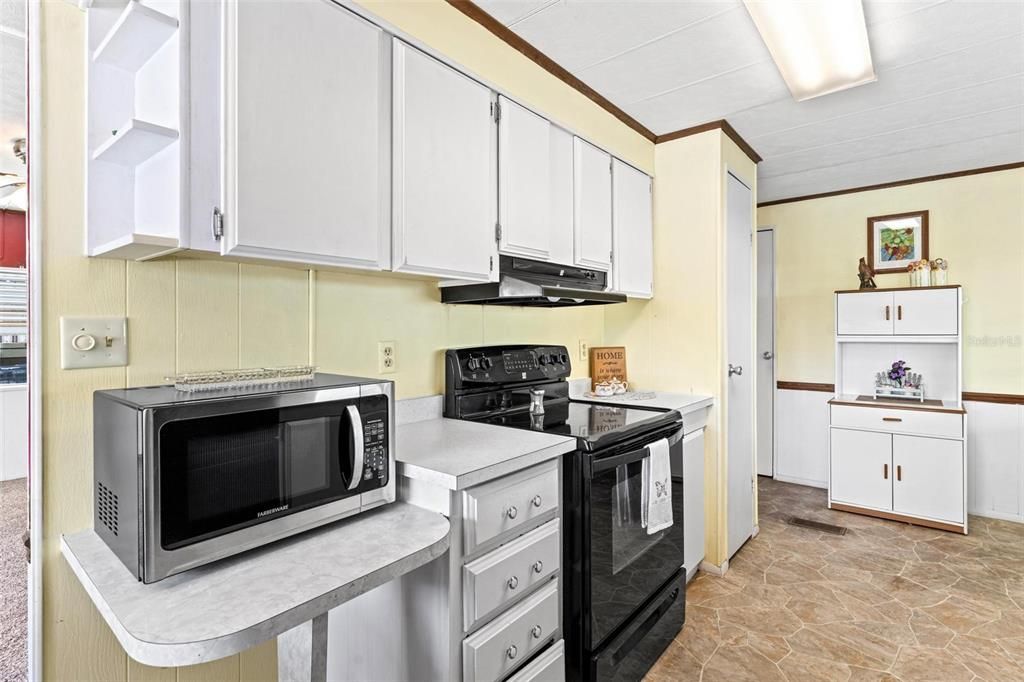 For Sale: $119,900 (2 beds, 2 baths, 1056 Square Feet)