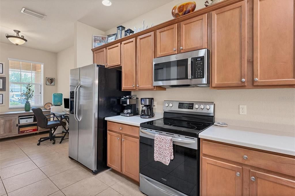 Active With Contract: $360,000 (3 beds, 2 baths, 1395 Square Feet)